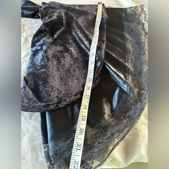 ~Sold~ Vtg Lip Service Black Velvet Renaissance Fairy Bell Lace Sleeves Small - Picture 7 of 12
